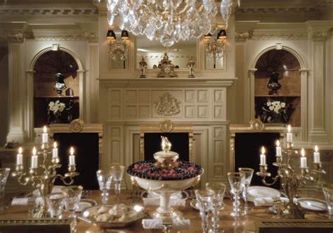 For a brand defined by distinguished detail, clive christian furniture was the perfect partner for vanleles diamonds , who needed statement display cabinets to house their infamous range of ethically sourced diamonds and. Clive Christian Kitchens Showrooms | Clive Christian ...