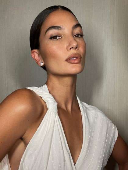 Compare Lily Aldridge Height Weight Body Measurements With Other Celebs