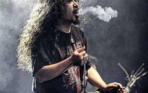 Di indonesia sendiri, musik kontemporer memiliki keanekaragaman yang besar. Rokok, Ciri Khas Musisi Metal Indonesia