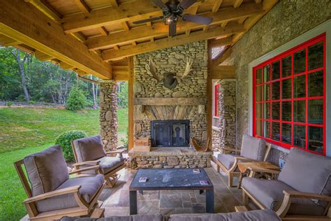 30 Gorgeous And Inviting Log Cabin Style Porch Decorating