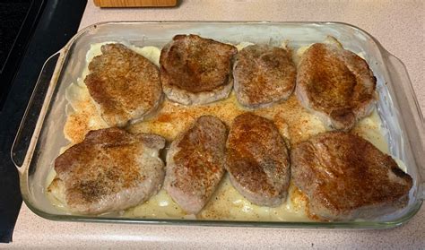 Grease a cooking dish with the remaining tablespoon butter and layer potatoes. Pork Chops and Scalloped Potatoes
