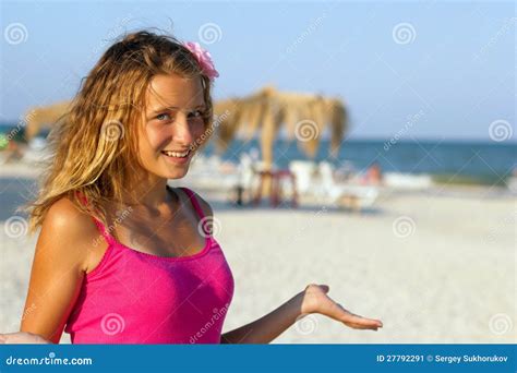 Adolescente En Topless En La Playa Chicas Desnudas Y Sus Co Os
