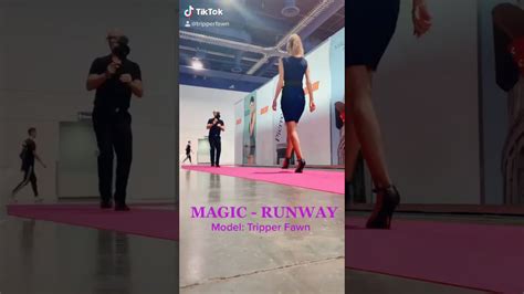 How To Walk Like A Model Youtube