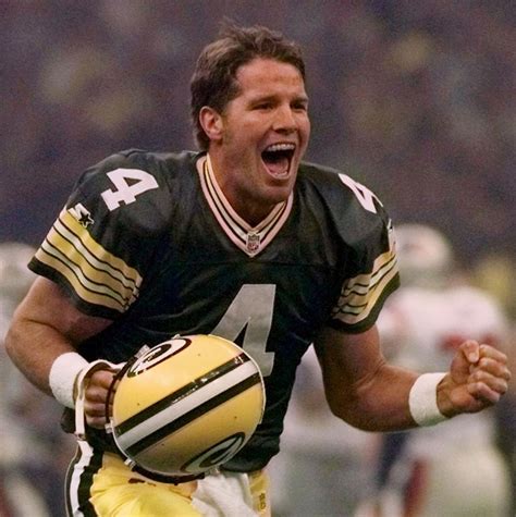 Packers A Look Back At The Career And Story Of Brett Favre As His Hof