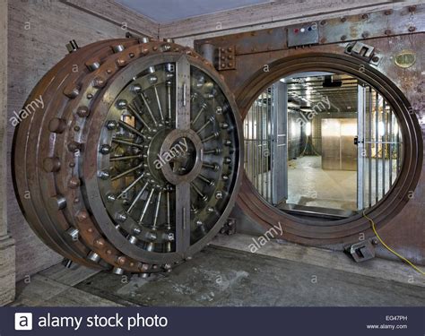 Download This Stock Image Huge Bank Vault Door In A Disused Bank Eg47ph From Alamys Library