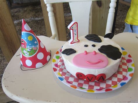 Farm Birthday Party- Farm Animal Smash Cake | Farm birthday, Farm birthday party, Farm party