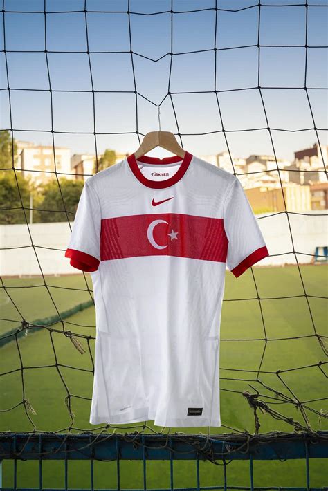 La super league est le championnat proffessionnel turc de football qui a été créer en 1959. Turquie Euro 2020 les nouveaux maillot de foot