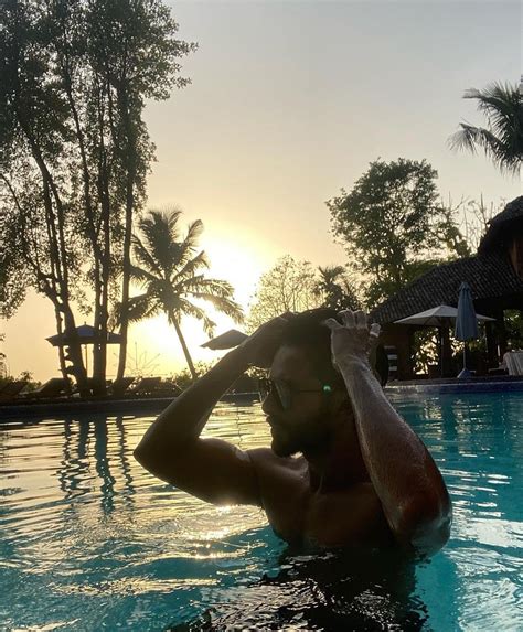 Shirtless Bollywood Men Man Crush Monday Shaid Kapoor In The Pool