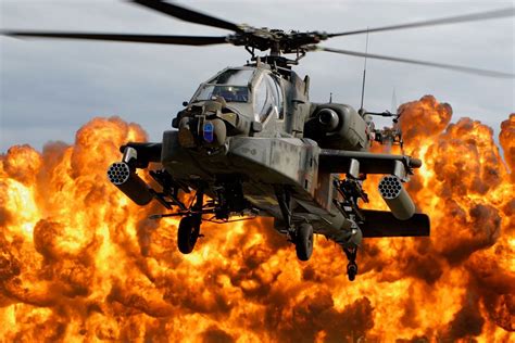 Israeli Ah 64 Apache Helos Rain Hell On Hamas Militants With 30mm