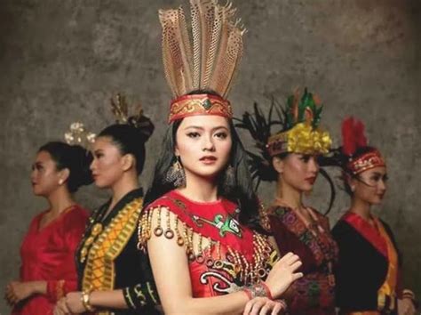 Pakaian Adat Kalimantan Dan Penjelasannya Baju Adat Tradisional My