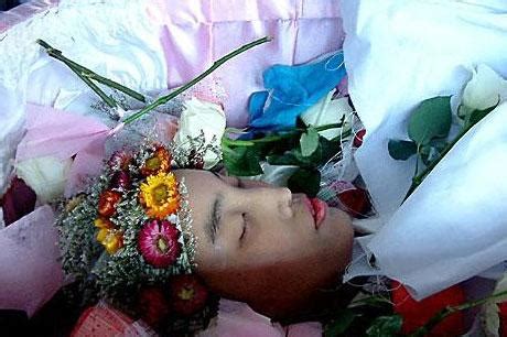 Shocking video of a bride killed just before marriage in an air crash. Beautiful Girls & Women Dead in Their Coffins