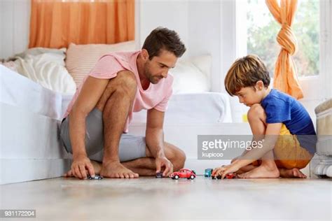 60 Meilleures Barefoot Father And Son Photos Et Images Getty Images