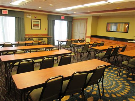 Hotel near Woodfield Mall | Holiday Inn Express & Suites Chicago West