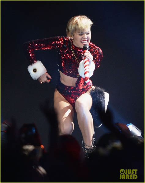 Miley Cyrus Twerks On Santa Claus At Kiis Fm Jingle Ball Photo Miley Cyrus