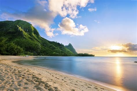 Hawaii Beach Background Screens