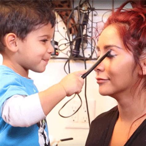 snooki just let her 3 year old son lorenzo be her makeup artist for the day and the results are
