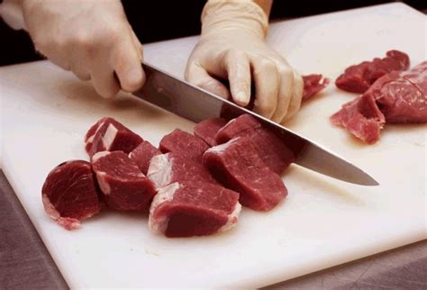 mimpi memotong daging sapi