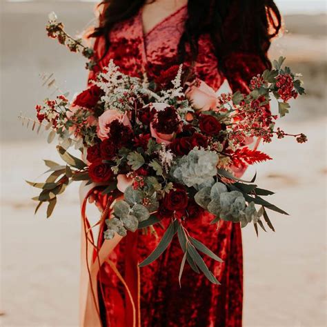22 Romantic Red Wedding Bouquets
