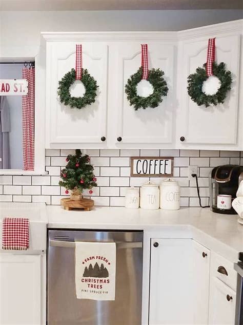 I haven't slept much up on the agenda today. 24 Must-See Christmas Kitchen Decor Ideas