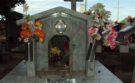 Check spelling or type a new query. Profanación de tumbas en el cementerio | Cordial ...