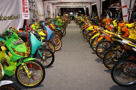 Modif karisma 125 briframe titleyoutube video player width. 53 Foto Modifikasi Beat Kontes Terbaru Dan Terkeren | Tang ...