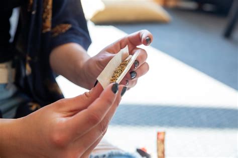 The Crucial Role of Budtenders: Nurturing Cannabis Culture with