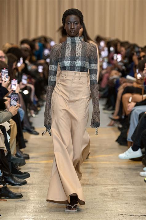 Burberry Spring Ready To Wear Fashion Show Vogue