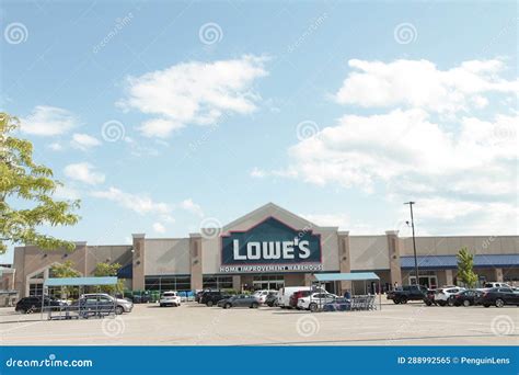 Tor Canada July 31 2023 Lowes Home Improvement Warehouse Hardware