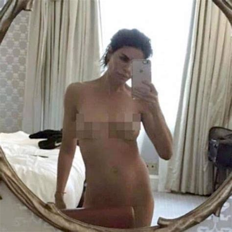 Lisa Rinna Strips Down For A Sizzling Selfie Is It A Publicity Stunt