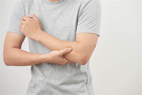 Pain In Right Arm 12 Common Causes And Home Remedies