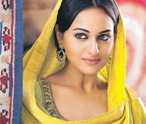 Sonakshi Sinha Saree Dresses And Makeup Styles Fashion Health And