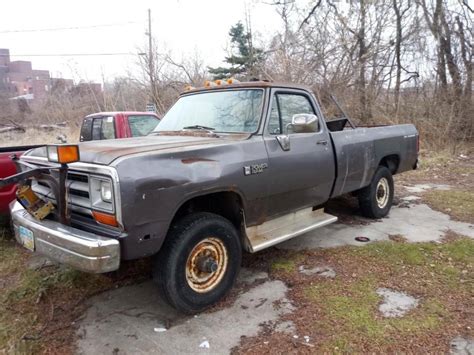 Mechanic Special89 Dodge Ram 4x4 250 Snow Commander With Full Plow