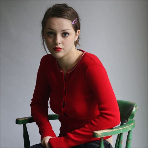 Bakgrundsbilder modell röd Sammanträde Imogen Dyer mode hår Person Kläder lady nacke