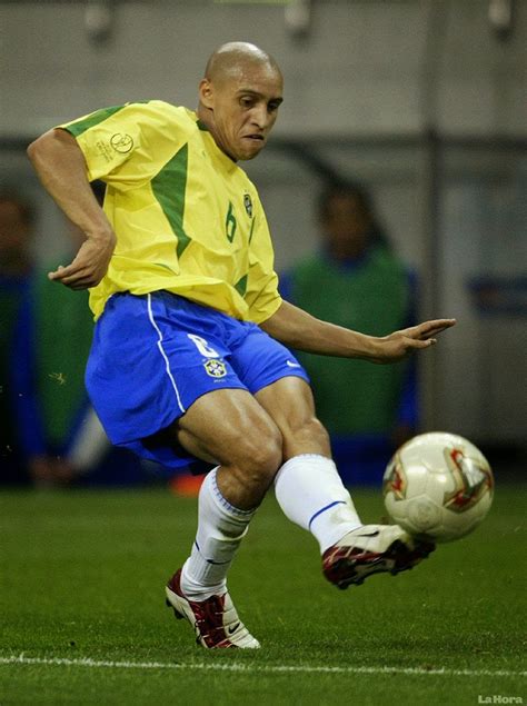 Roberto Carlos Pemain Sepak Bola Brasil ~ Profil Atlet Olahraga Dunia