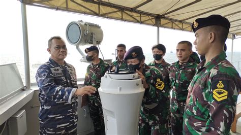 Siswa Kodikopsla Praktek Navigasi Di Kri Surabaya 591 Pelopor Wiratama