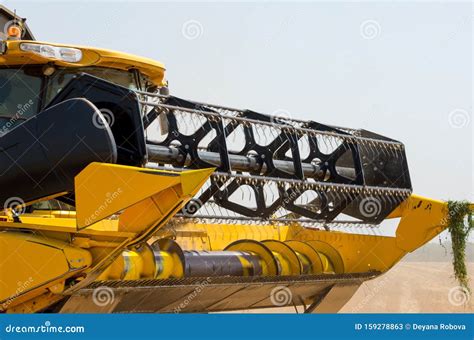 Combine Harvester Harvesting Wheat Stock Image Image Of Crop Farm