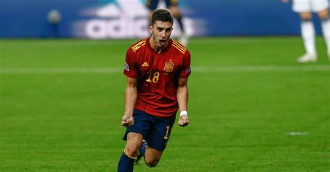 Ferran torres garcía (born 29 february 2000) is a spanish professional footballer who plays as a winger for premier league club manchester city and the spain national team. Ferran Torres' career-defining hat-trick offers glimpse of scary City potential - Planet Football