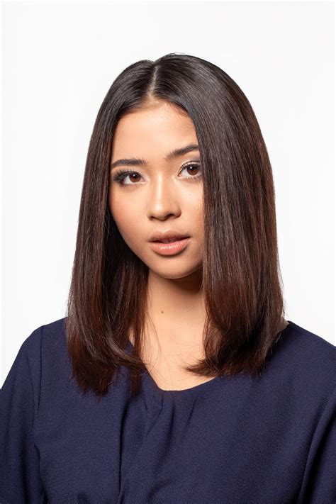 Straight layered medium length hair. Shoulder Length Hairstyles: 42 Best Looks in 2021 | All ...