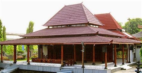 Rumah adat joglo menjadi salah satu rumah tradisional yang masih banyak ditemukan hingga saat ini di perumahaan atau di desa. Fungsi Rumah Joglo - Bukalah r