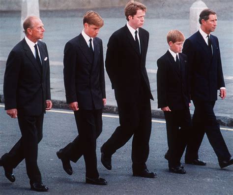 Prinzessin diana hochzeit, unfall & beerdigung doku deutsch gesucht? Kleidung Beerdigung Mann, Dianas Beerdigung William Folgte ...