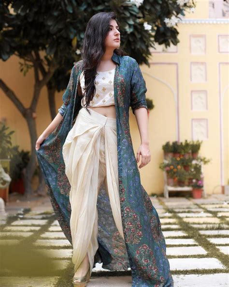 Indo Western Outfits To Wear At Weddings Inspired By Fashion Bloggers