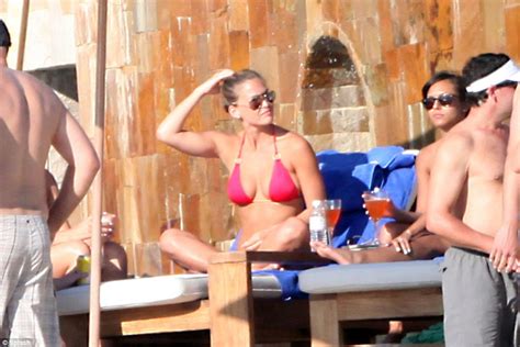 It Really Is A Happy New Year For Leonardo Dicaprio And Bar Refaeli As
