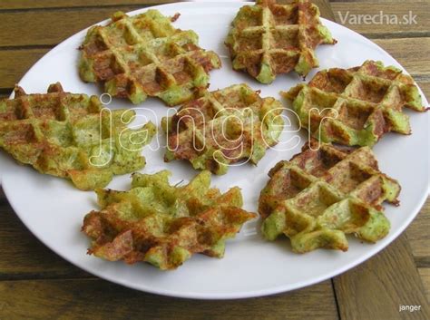 O víkendu si rádi dopřejeme sladké snídaně. Wafle z cukety (fotorecept) - Recept