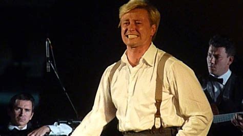 Стихи сергея есенина в исполнении безрукова. Сергей Безруков - Пой же, пой (С.А.Есенин) - YouTube