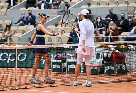 Im duell zweier routiniers bekommt es der 35 jahre alte augsburger mit dem 32 jahre alten niederländer robin haase zu tun. PICS: Swiatek to meet Kenin in French Open final - Rediff ...