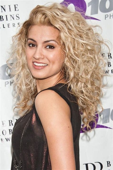 Obsessed With Tori Kellys Hair Hair Goal Lol Long Curly Haircuts Permed Hairstyles Cool