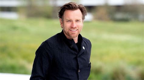 Ю́эн го́рдон макгре́гор — шотландский актёр. Ewan McGregor Says He's 'Happier' After Split From Eve ...