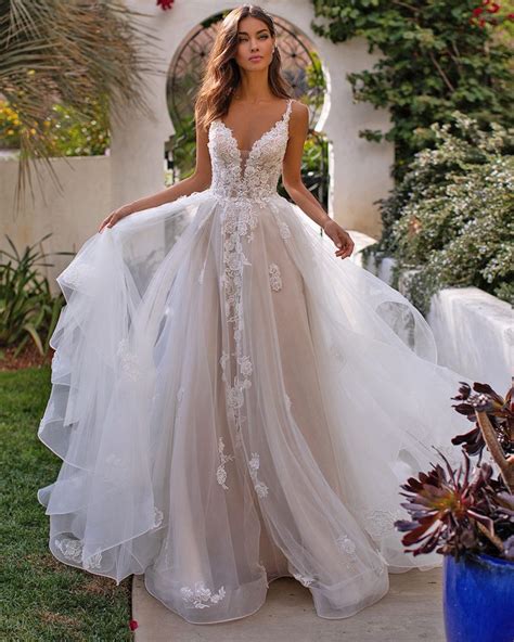 A Line Wedding Dresses 30 Bridal Looks Expert Tips
