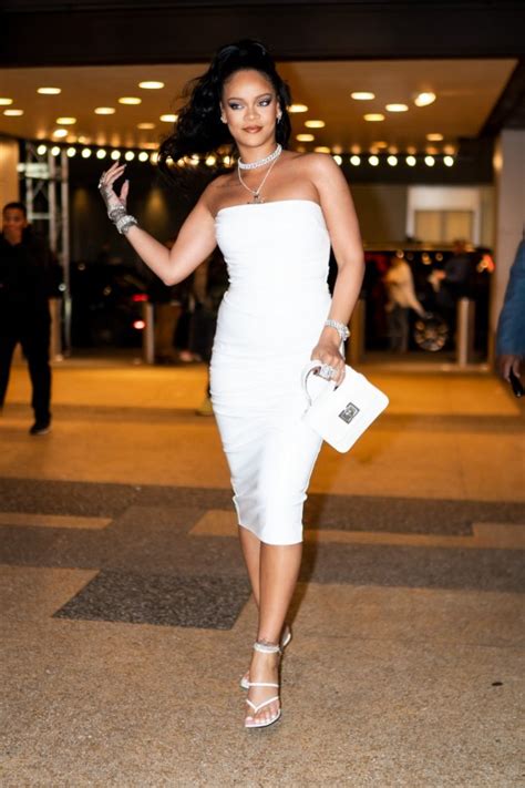 Rihanna Makes Grand Entrance At Porcelain Ball In Bodycon Dress Metro