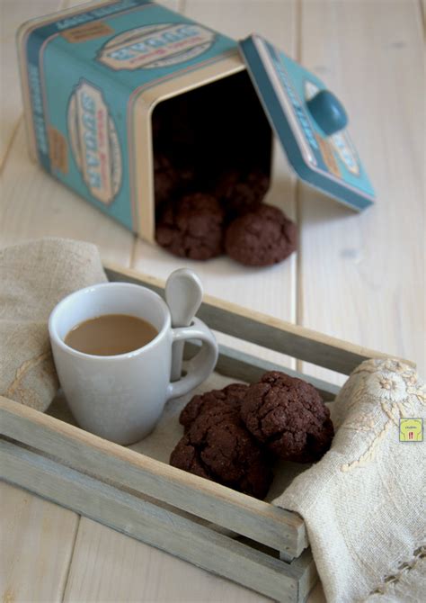 Mettere da parte ½ tazza (50g) di briciole per dopo. Biscotti al cacao senza uova e senza burro, ricetta facile